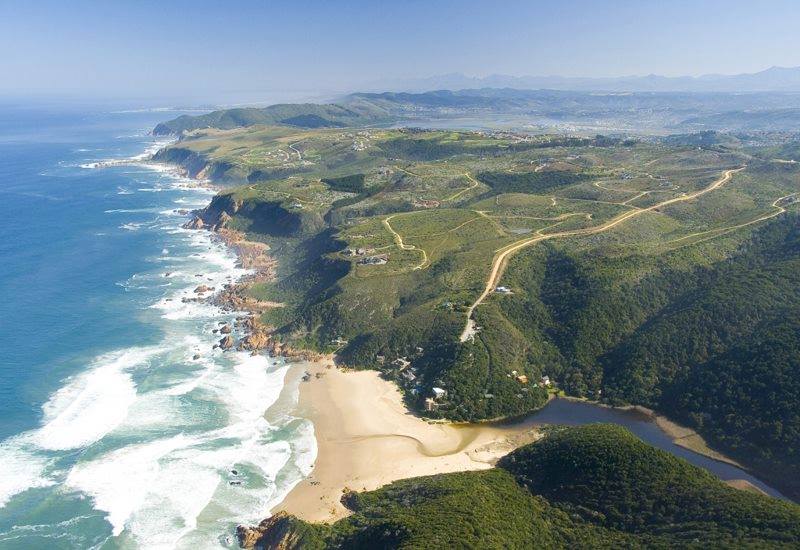 <h2>The Best of South Africa Escorted 2015</h2>13 Nights, 3 on Safari at Shamwari Game Reserve | 5 Rounds | November 1 – 15